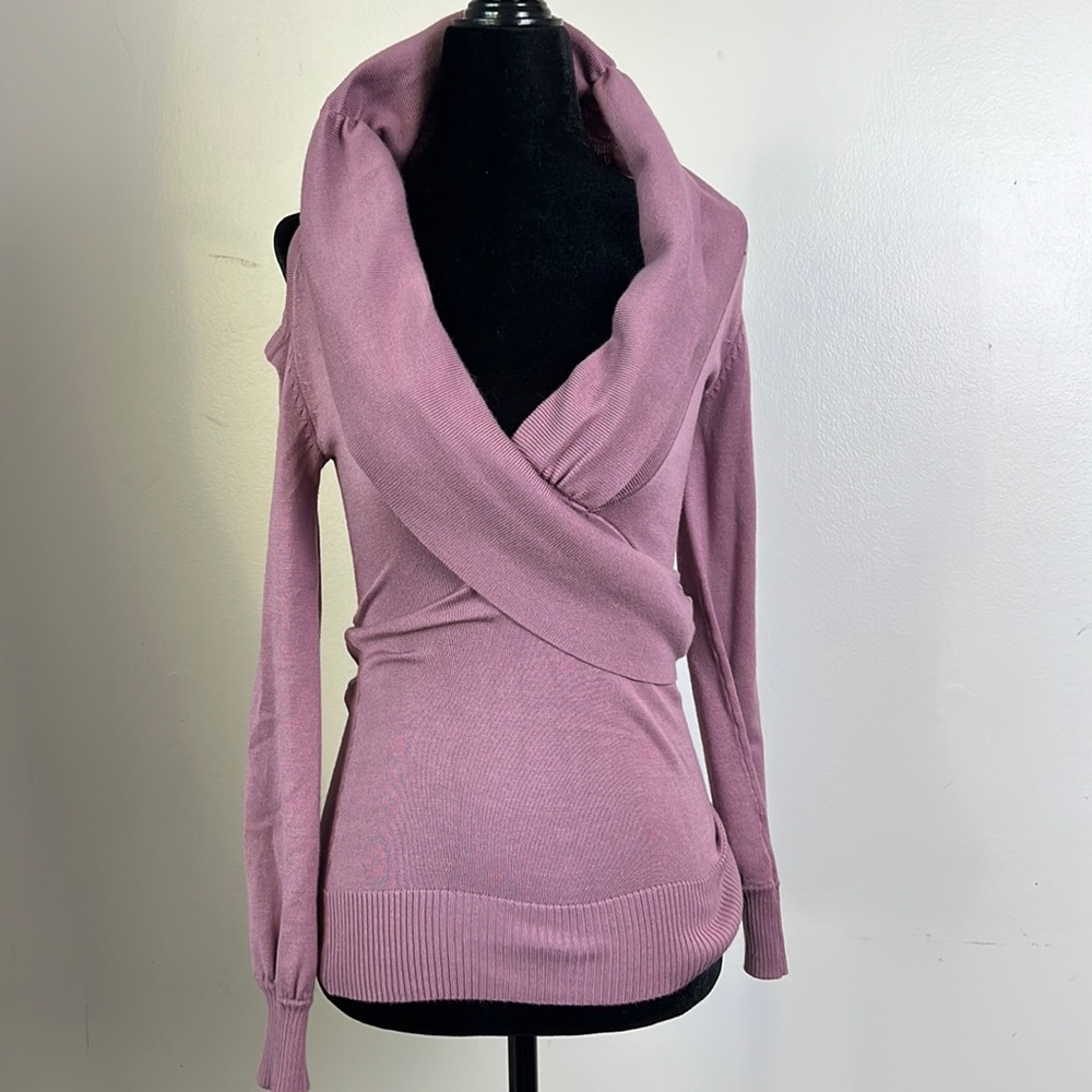 Cold shoulder vneck sweater